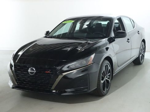 Certified 2025 Nissan Altima 2.5 SR w/ SR Premium Package image 6