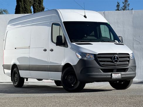 Used 2024 Mercedes-Benz Sprinter 2500 image 2