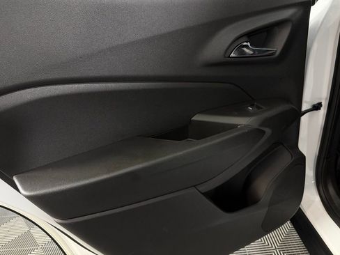 Used 2025 Chevrolet Trax RS w/ Sunroof Package image 26