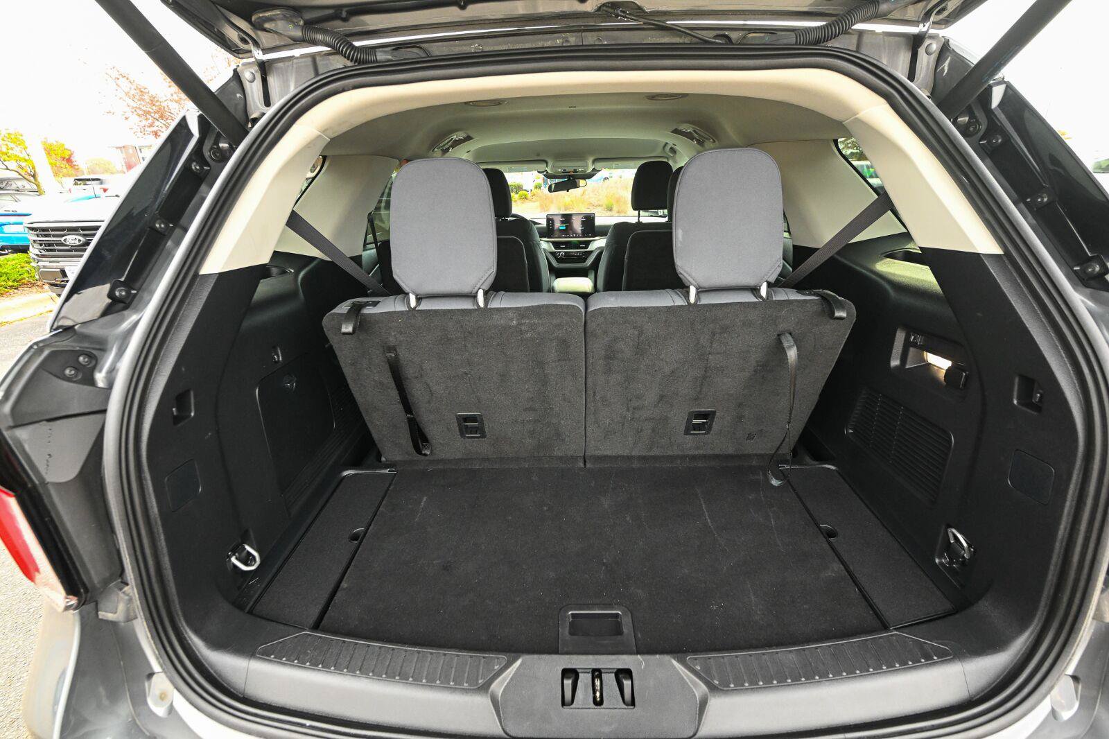 Used 2025 Ford Explorer Active AWD/4WD image 16