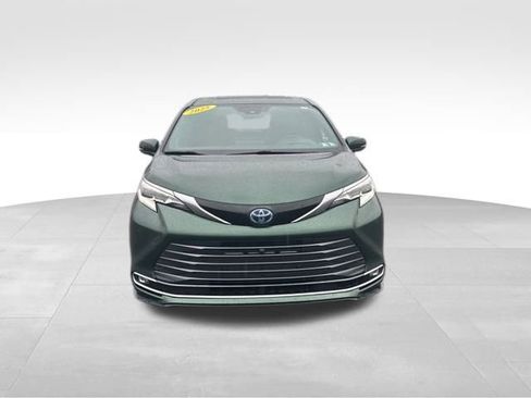 Used 2025 Toyota Sienna Platinum image 8