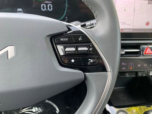 Used 2023 Kia Niro EX FWD image 20
