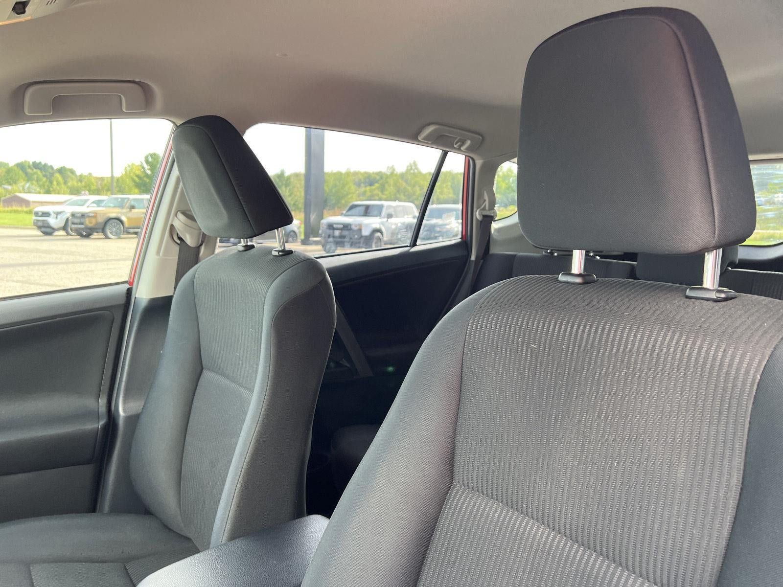 Used 2016 Toyota RAV4 LE AWD/4WD image 23