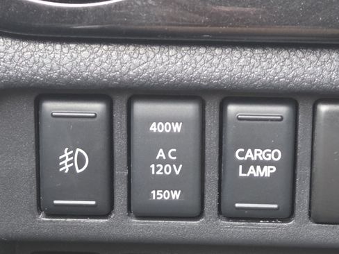 Used 2017 Nissan Titan SV AWD/4WD image 31