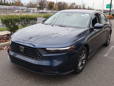 Used 2023 Honda Accord EX image 9