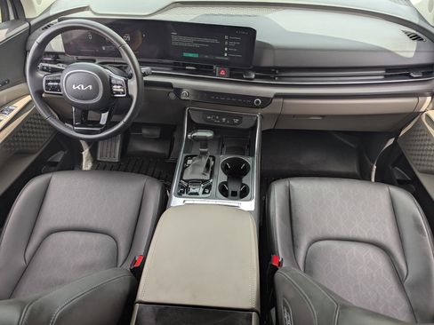 Certified 2025 Kia Carnival EX FWD image 12