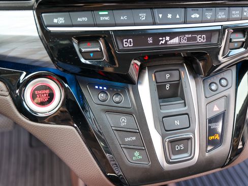 Used 2025 Honda Odyssey Elite image 25