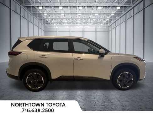 Used 2025 Nissan Rogue SV FWD image 37