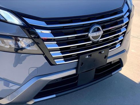 Used 2025 Nissan Rogue SL image 29