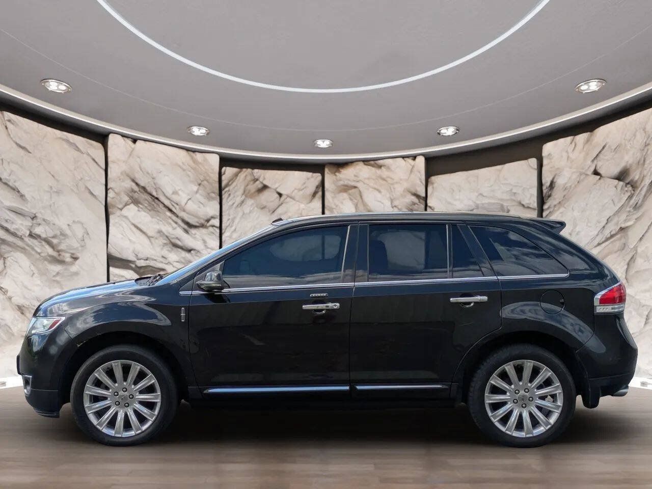 Used 2012 Lincoln MKX AWD image 3