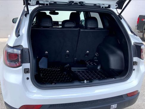 Used 2022 Jeep Compass Latitude FWD image 18