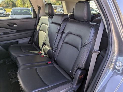 Used 2023 Nissan Pathfinder SL image 27