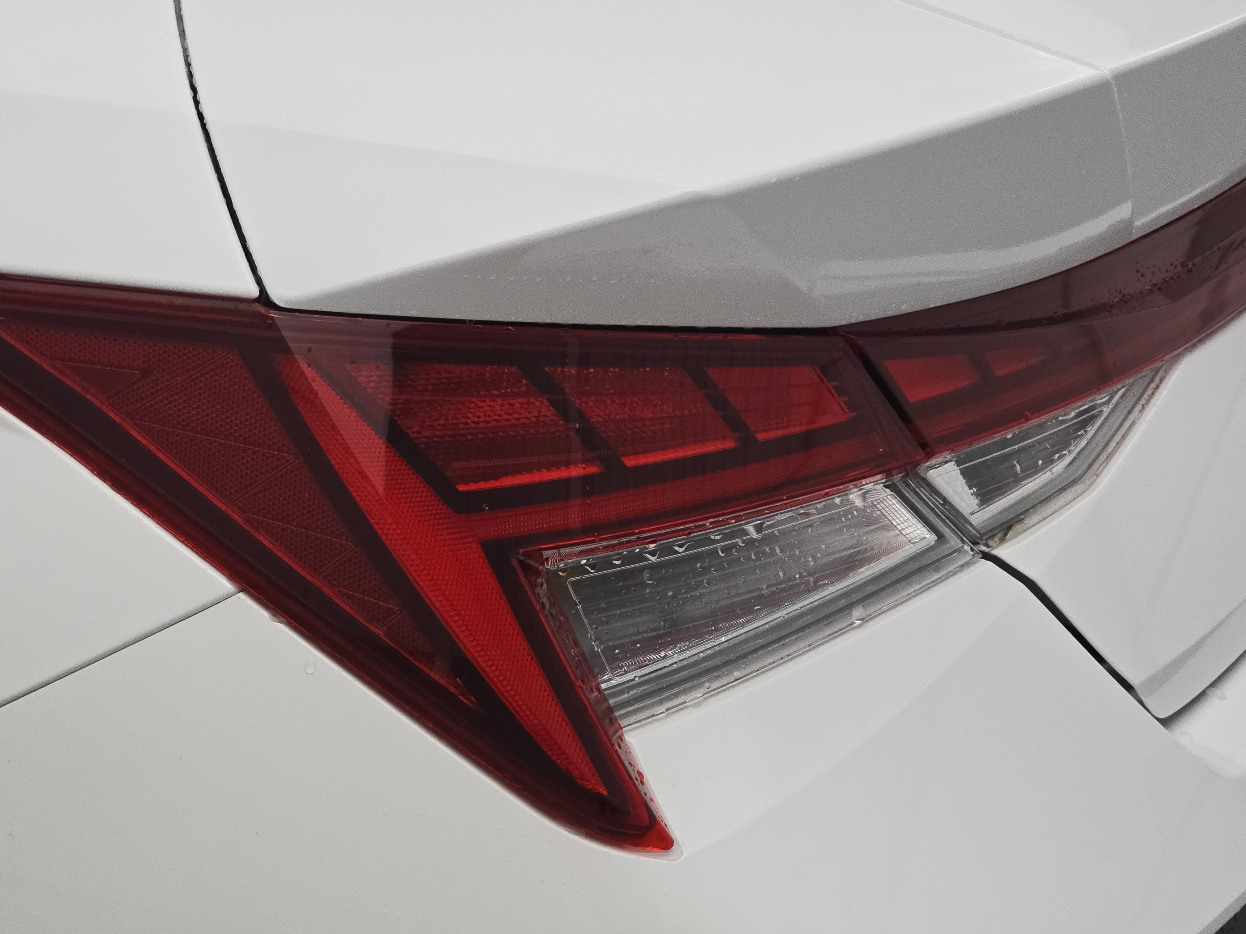 Used 2025 Hyundai Elantra Limited FWD image 34