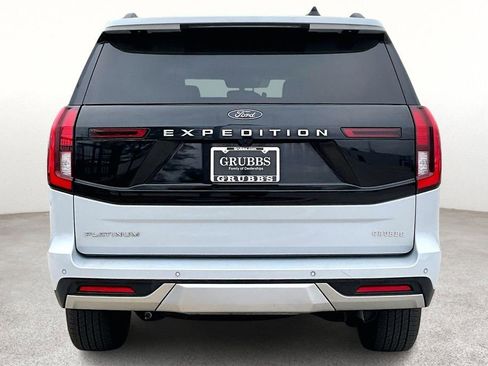 Used 2025 Ford Expedition Platinum image 6