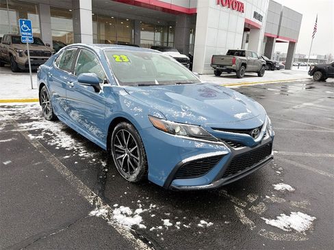 Used 2023 Toyota Camry SE image 1