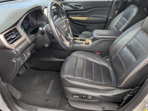 Used 2017 GMC Acadia Denali w/ Technology Package FWD image 11
