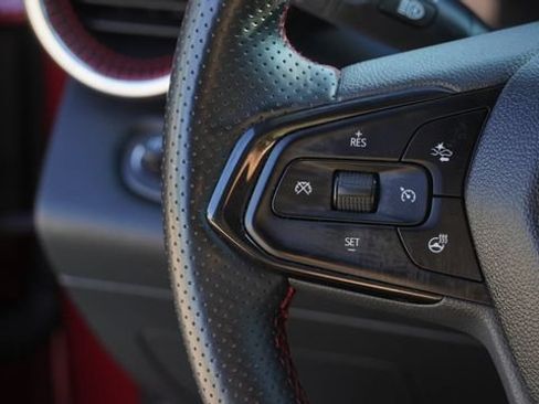 Used 2024 Chevrolet Trax RS w/ Sunroof Package FWD image 28