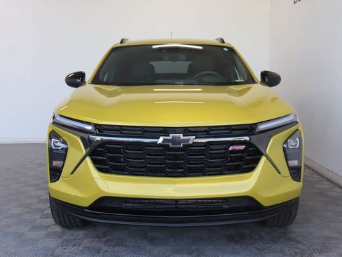 Used 2024 Chevrolet Trax RS w/ Driver Confidence Package FWD image 2