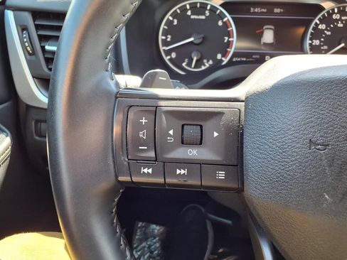 Used 2025 Nissan Rogue SV AWD/4WD image 13