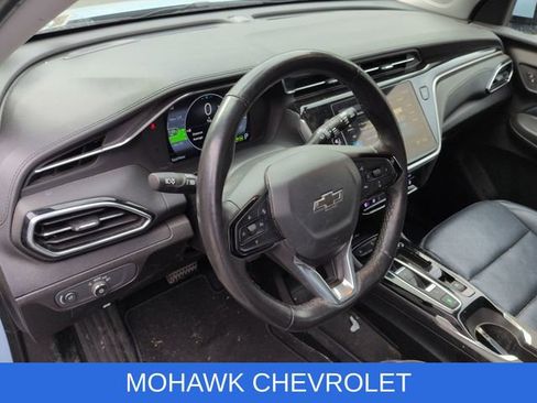 Used 2022 Chevrolet Bolt EUV LT w/ Convenience Package image 9