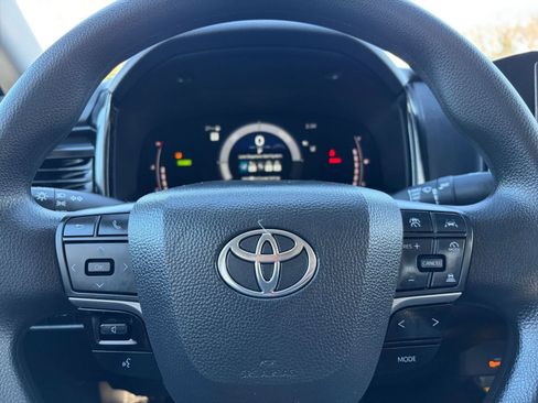 Used 2025 Toyota Camry LE image 27