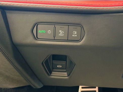 Used 2024 Lamborghini Revuelto image 31