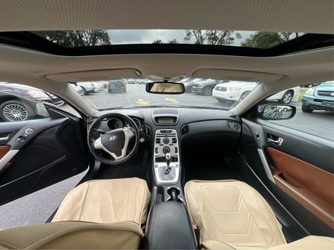 Used 2010 Hyundai Genesis 3.8 image 25