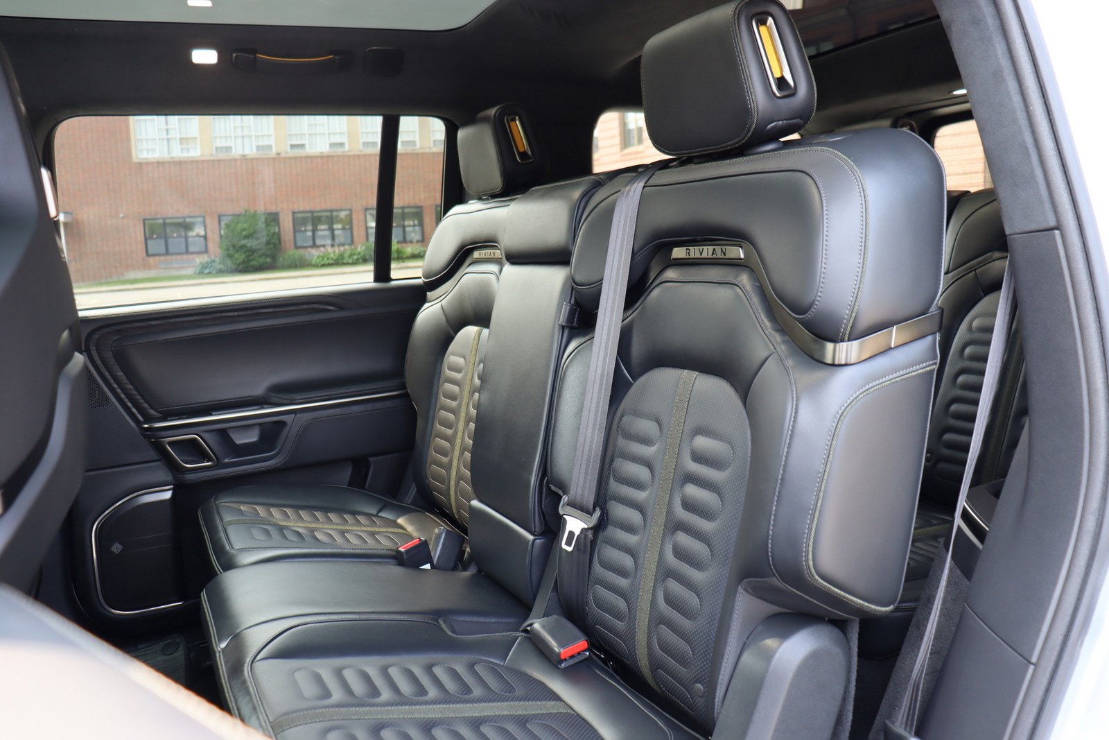 Used 2024 Rivian R1S Adventure Dual AWD/4WD image 15