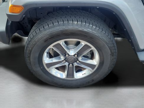 Used 2020 Jeep Wrangler Unlimited Sahara AWD/4WD image 33