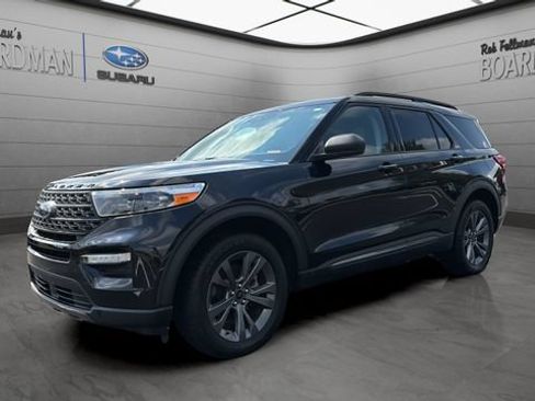 Used 2021 Ford Explorer XLT w/ Equipment Group 202A AWD/4WD image 10