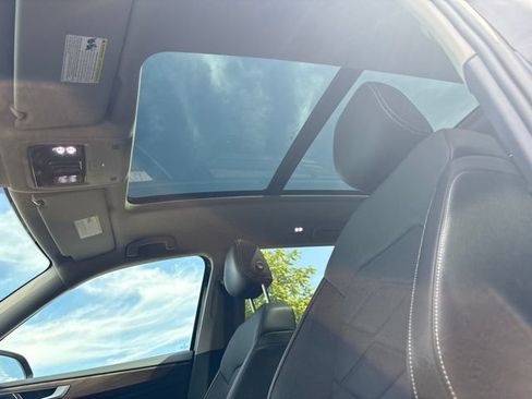 Used 2026 Volkswagen Atlas SE w/ Panoramic Sunroof Package FWD image 3