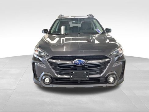 Used 2023 Subaru Outback Premium AWD/4WD image 4