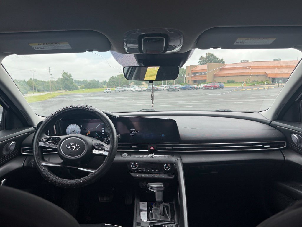 Used 2023 Hyundai Elantra SEL w/ Convenience Package FWD image 9