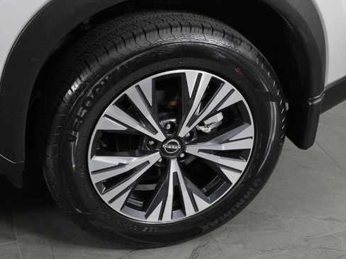 Certified 2023 Nissan Rogue SV FWD image 13