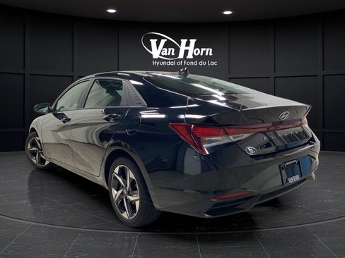 Used 2023 Hyundai Elantra SEL w/ Convenience Package FWD image 5
