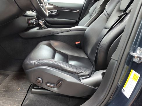 Used 2019 Volvo XC90 T6 Momentum w/ Protection Package Premier image 5