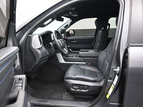 Used 2024 Toyota Tundra Platinum AWD/4WD image 9