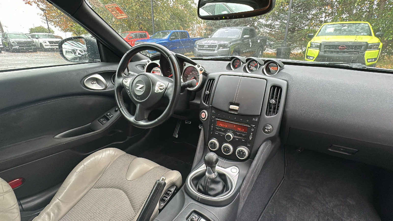 Used 2010 Nissan 370Z Touring RWD image 23