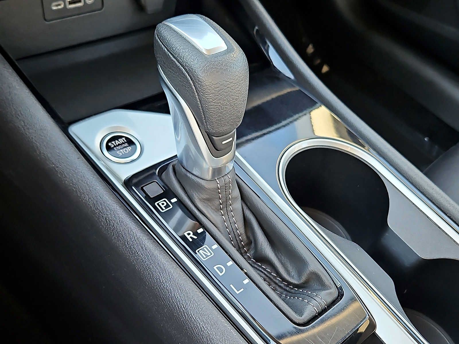 Used 2024 Nissan Altima 2.5 SV FWD image 14