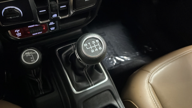 Used 2022 Jeep Gladiator Rubicon w/ LED Lighting Group AWD/4WD image 18