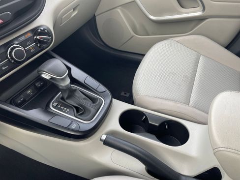 Used 2025 Kia Soul LX w/ LX Technology Package image 39