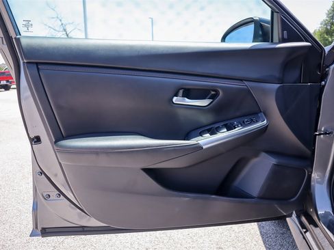 Used 2023 Nissan Sentra SR w/ Trunk Package image 18