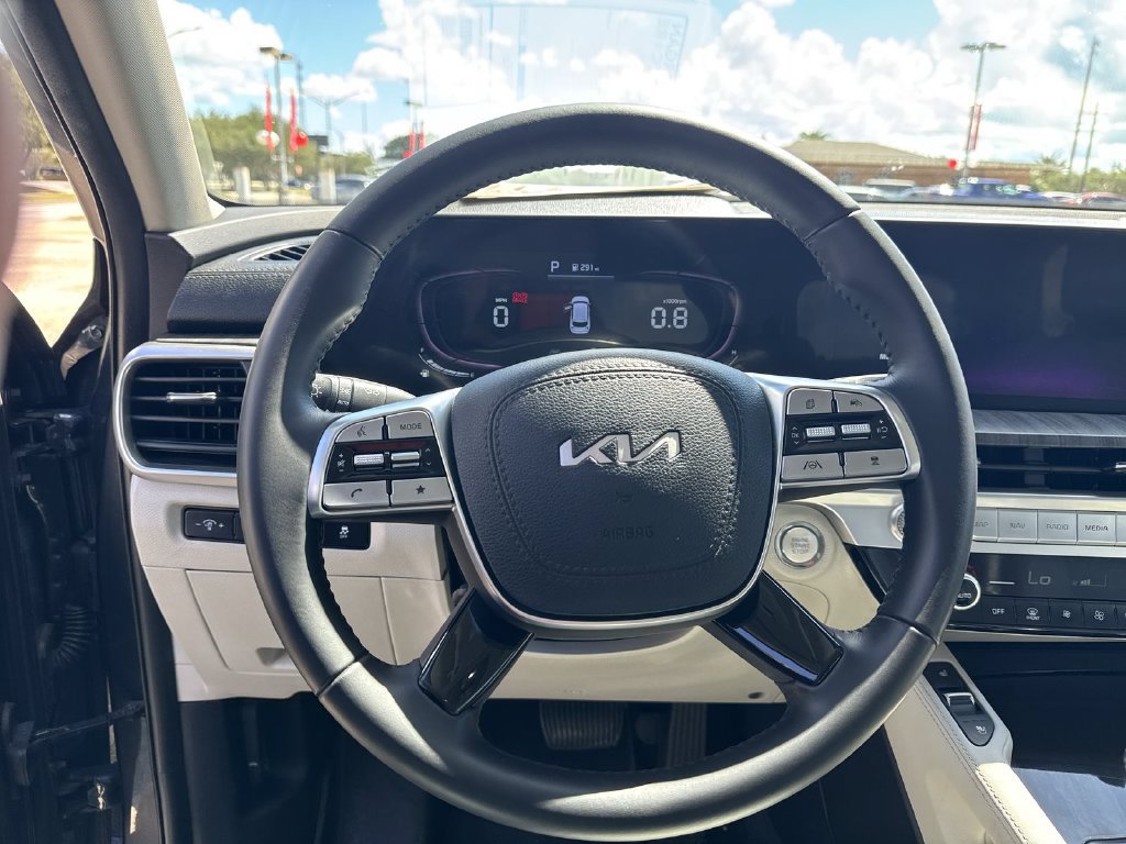 Used 2023 Kia Telluride EX w/ EX Captain's Chair Package FWD image 16