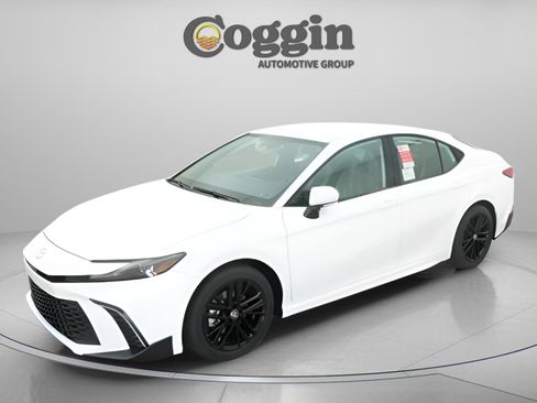 New 2026 Toyota Camry SE FWD image 1