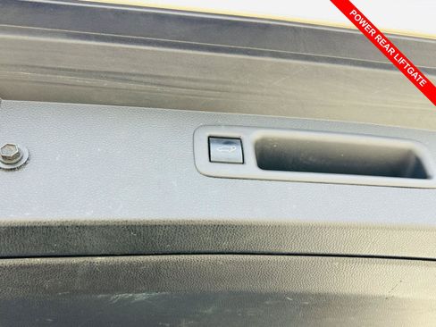 Used 2021 Toyota Highlander XLE FWD image 11