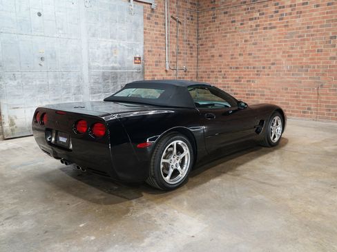 Used 2004 Chevrolet Corvette Convertible w/ Preferred Equipment Group image 49