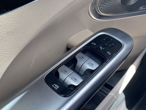Certified 2022 Mercedes-Benz C 300 4MATIC Sedan w/ Exclusive Trim Package image 9
