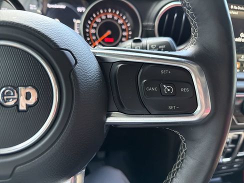 Used 2018 Jeep Wrangler Unlimited Sahara w/ Dual Top Group AWD/4WD image 6