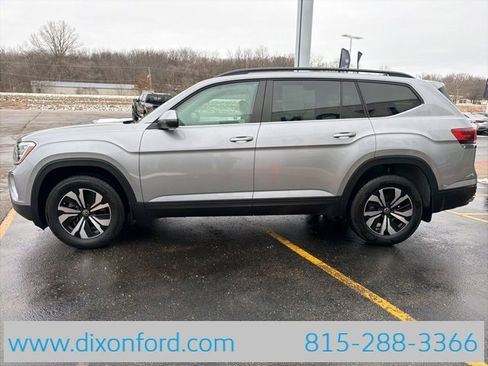 Used 2024 Volkswagen Atlas SE image 4