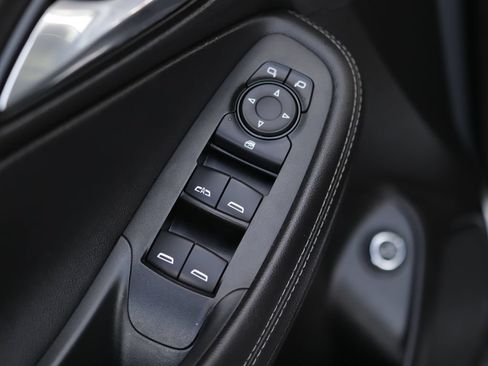 Used 2020 Buick Encore GX Essence w/ Experience Buick Package FWD image 25